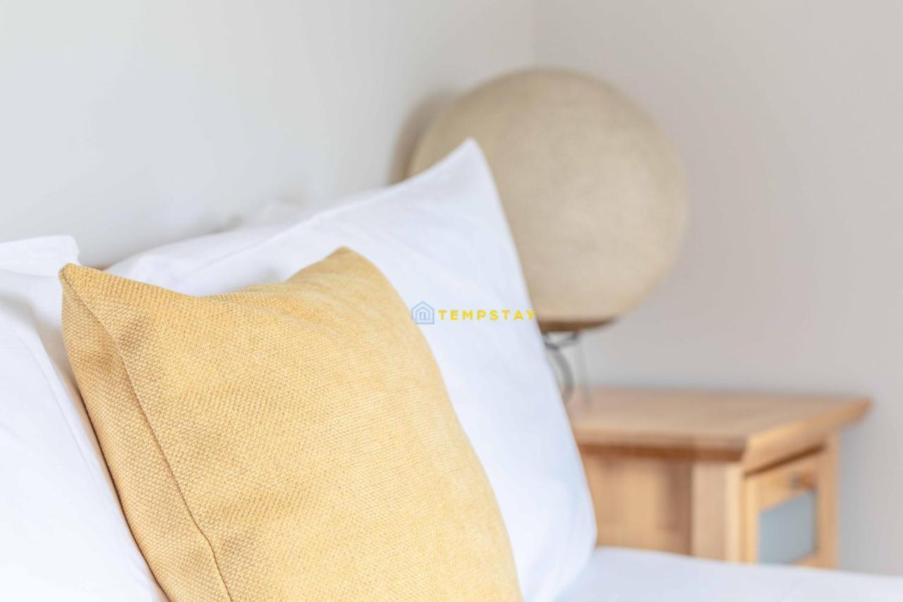 Perfect Spot In Central Windsor & Free Parking! Екстер'єр фото