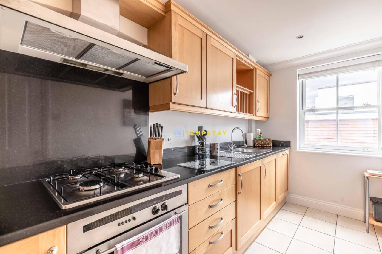 Perfect Spot In Central Windsor & Free Parking! Екстер'єр фото
