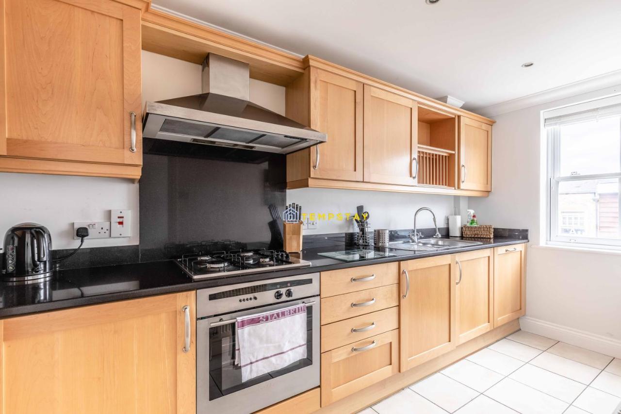 Perfect Spot In Central Windsor & Free Parking! Екстер'єр фото