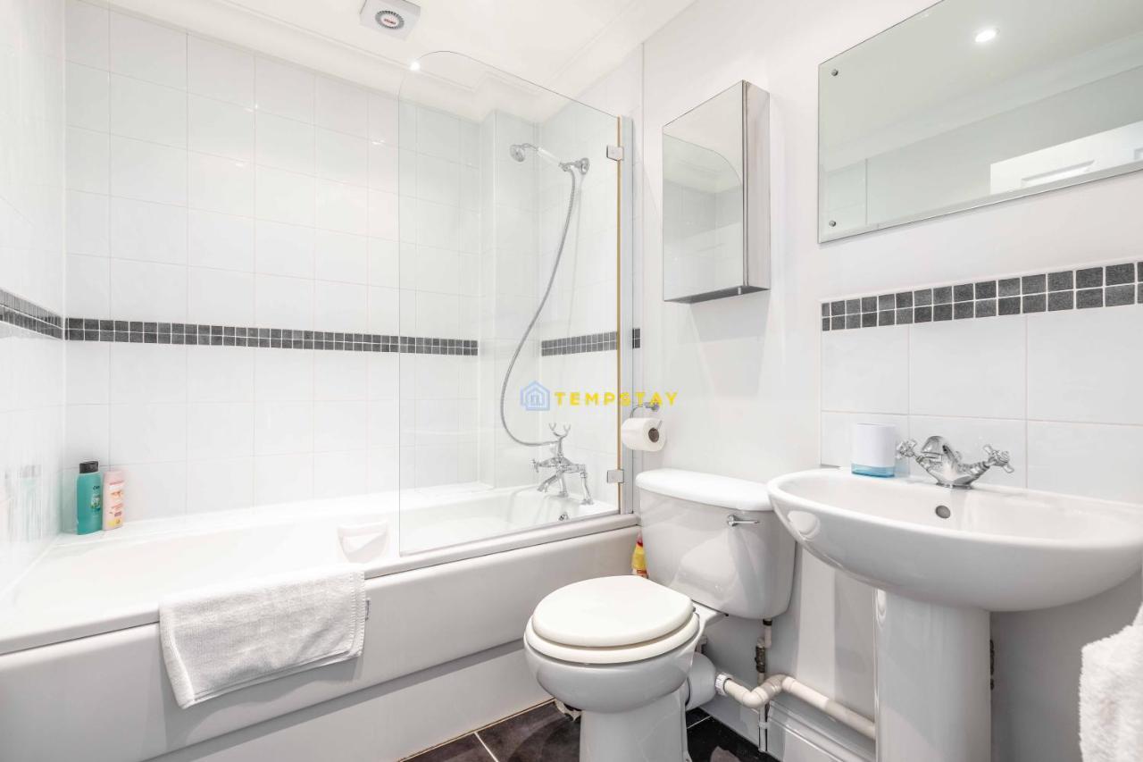Perfect Spot In Central Windsor & Free Parking! Екстер'єр фото