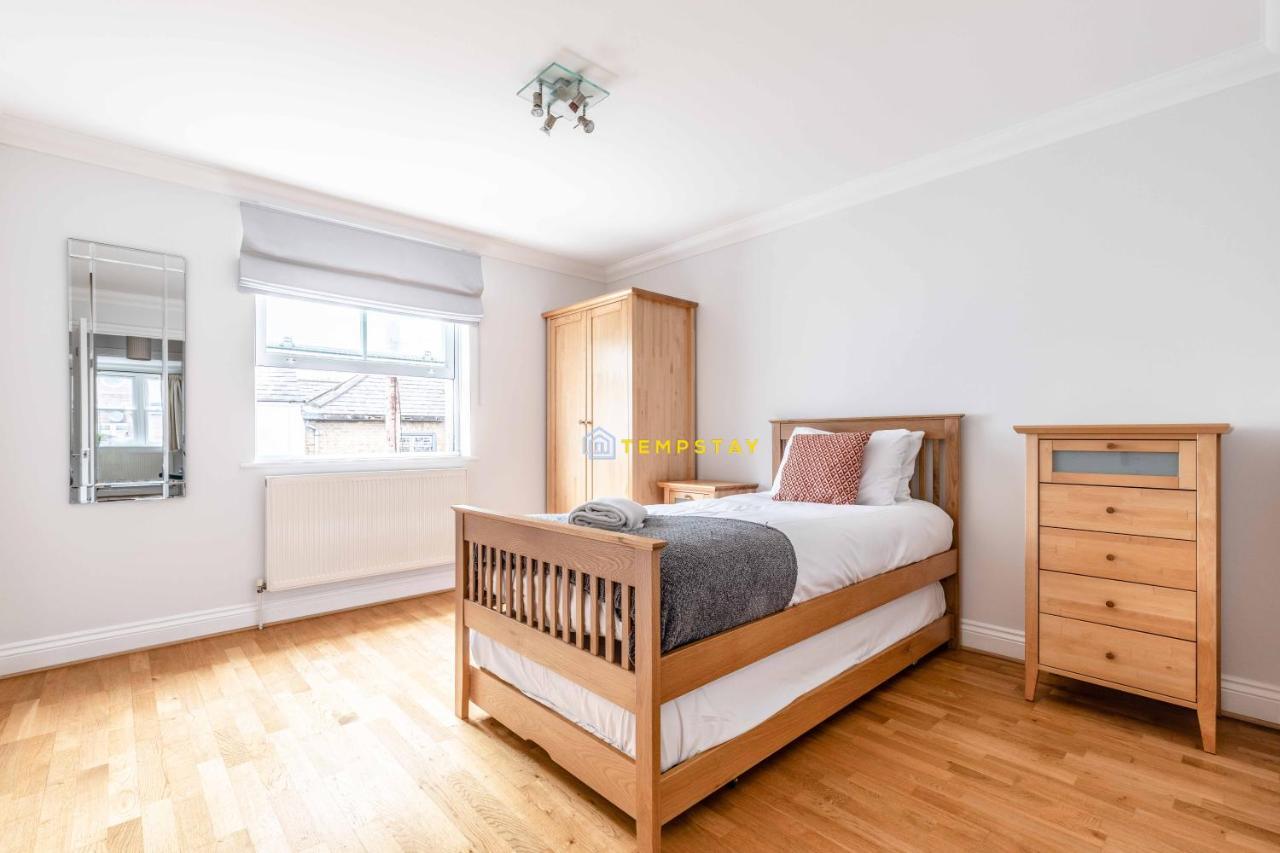 Perfect Spot In Central Windsor & Free Parking! Екстер'єр фото